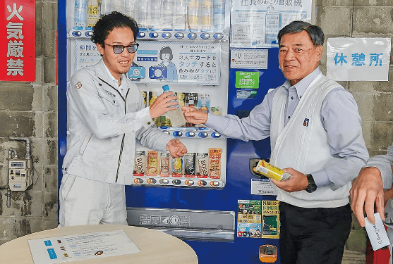 話したことが無い人と話すきっかけになり楽しい！！挨拶以上、食事未満のちょうどよいコミュニケーションがいいっ！！