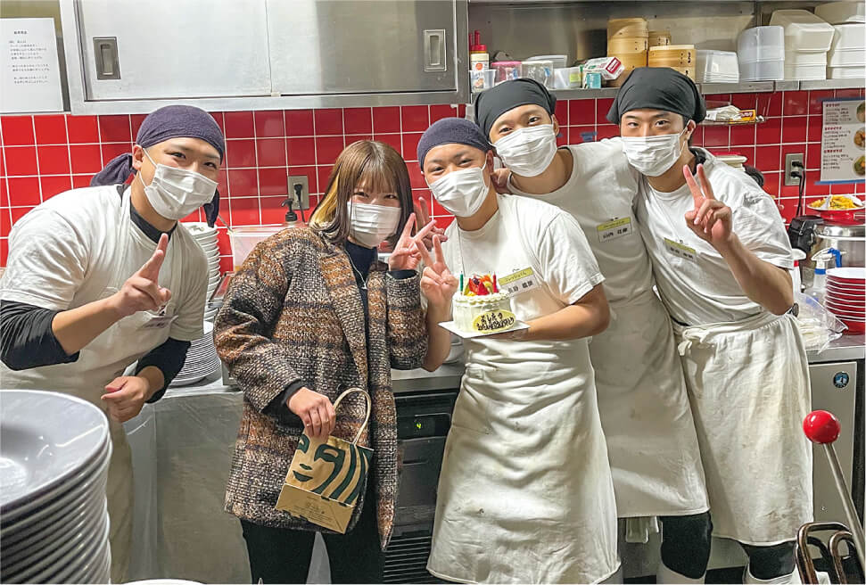 人が好き！地元で飲食がしたい！元気がもらえる会社で元気を与える仕事がしたい！そんな人達が働いています！