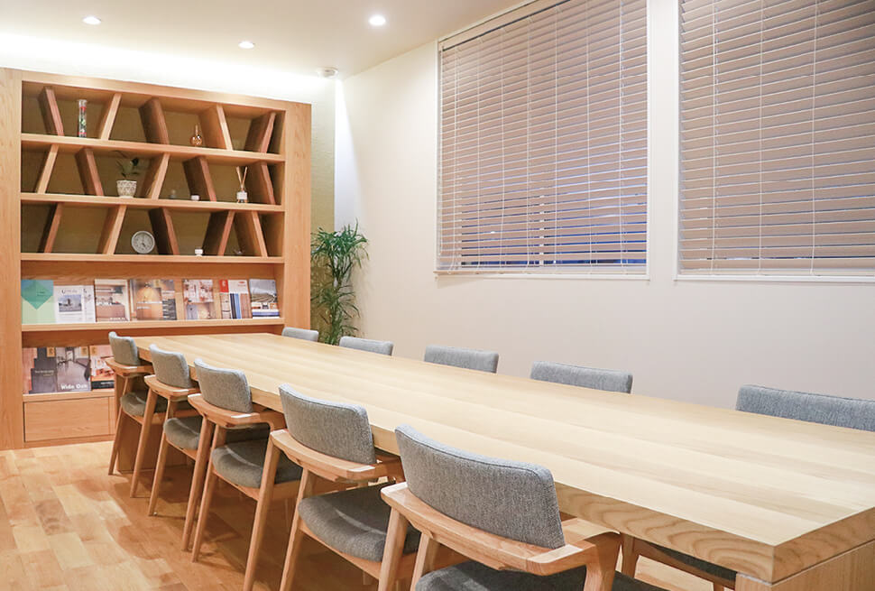 構造から内装まで自社木製品を使ったおしゃれな社屋♪